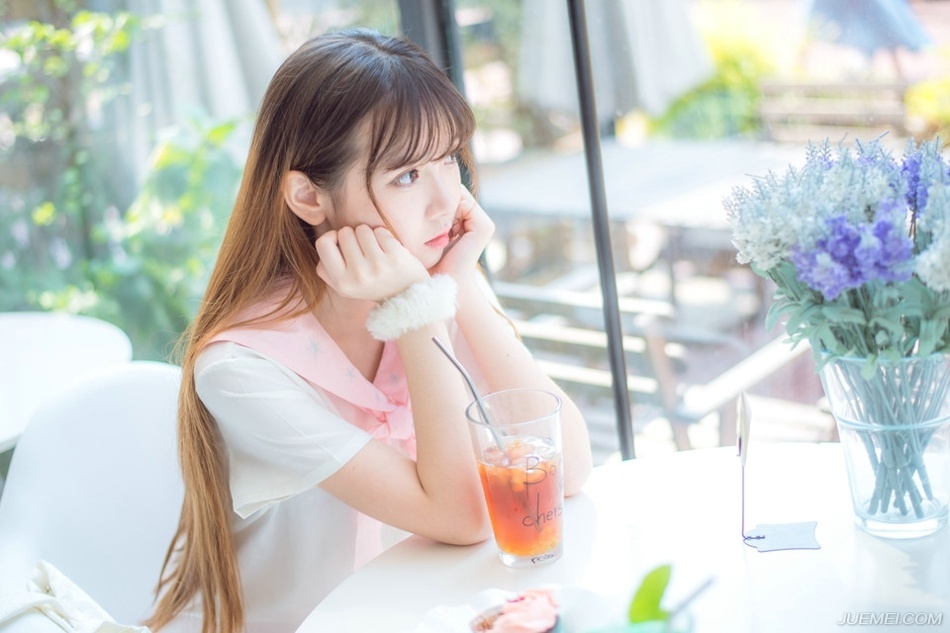 “王印不能动。”刘备摇了摇头，这点上他还是很清醒的，如果能够攻破洛阳，将吕布赶回关中的话，这块王印，如今已经成为了烫手的山芋，刘备是绝不能碰，哪怕他确实有着封王的资格也不行，没有实力，而且也没有打破关中，凭什么封王？